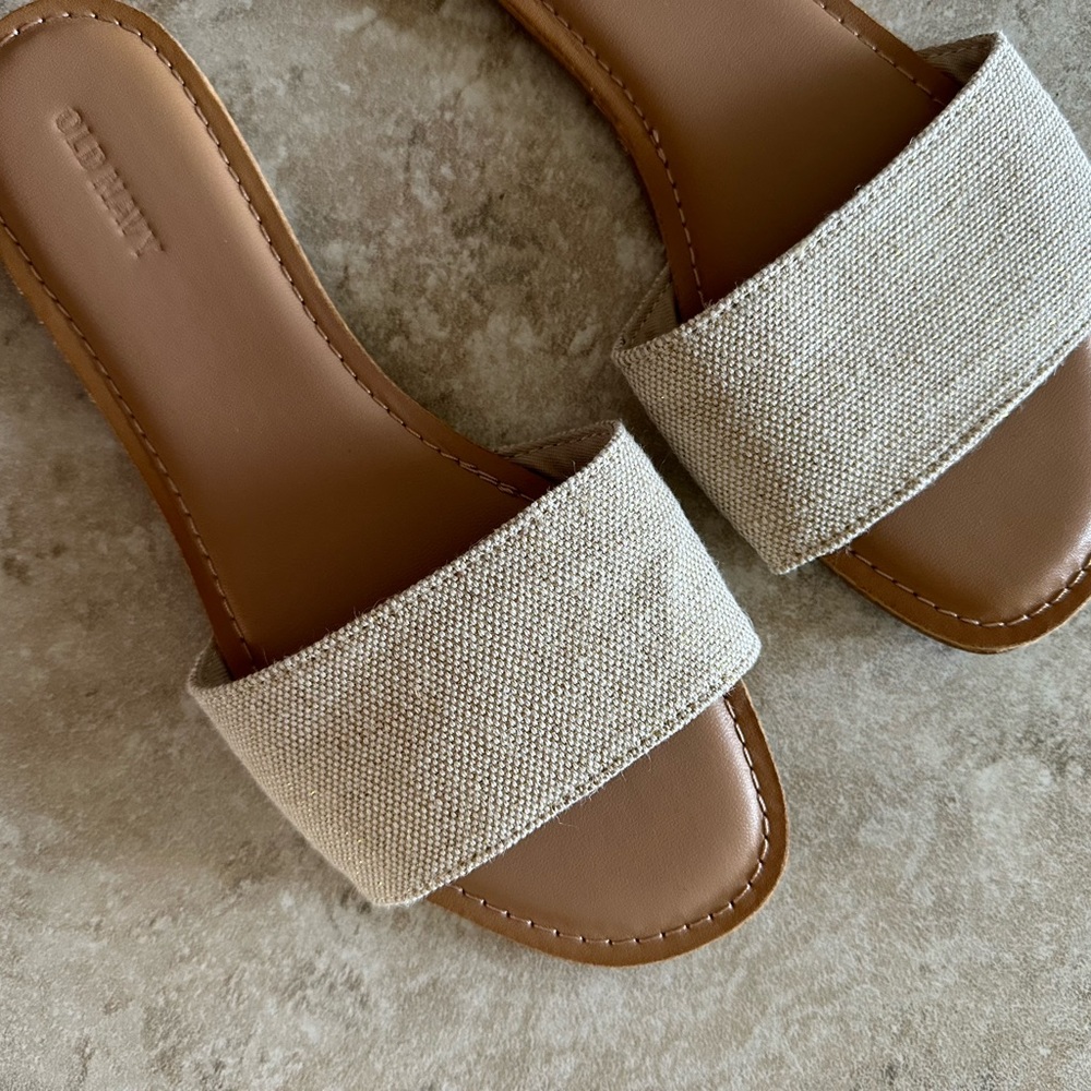 NWOT Old Navy Women’s Slide Sandals